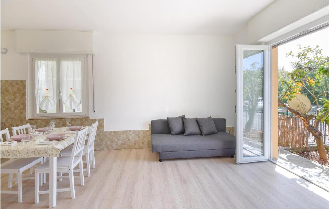 Amazing Apartment In Rapallo With Kitchen Extérieur photo
